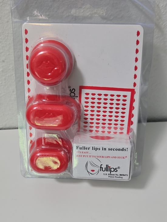 Other - Fullips Lip Plumper Set in Red